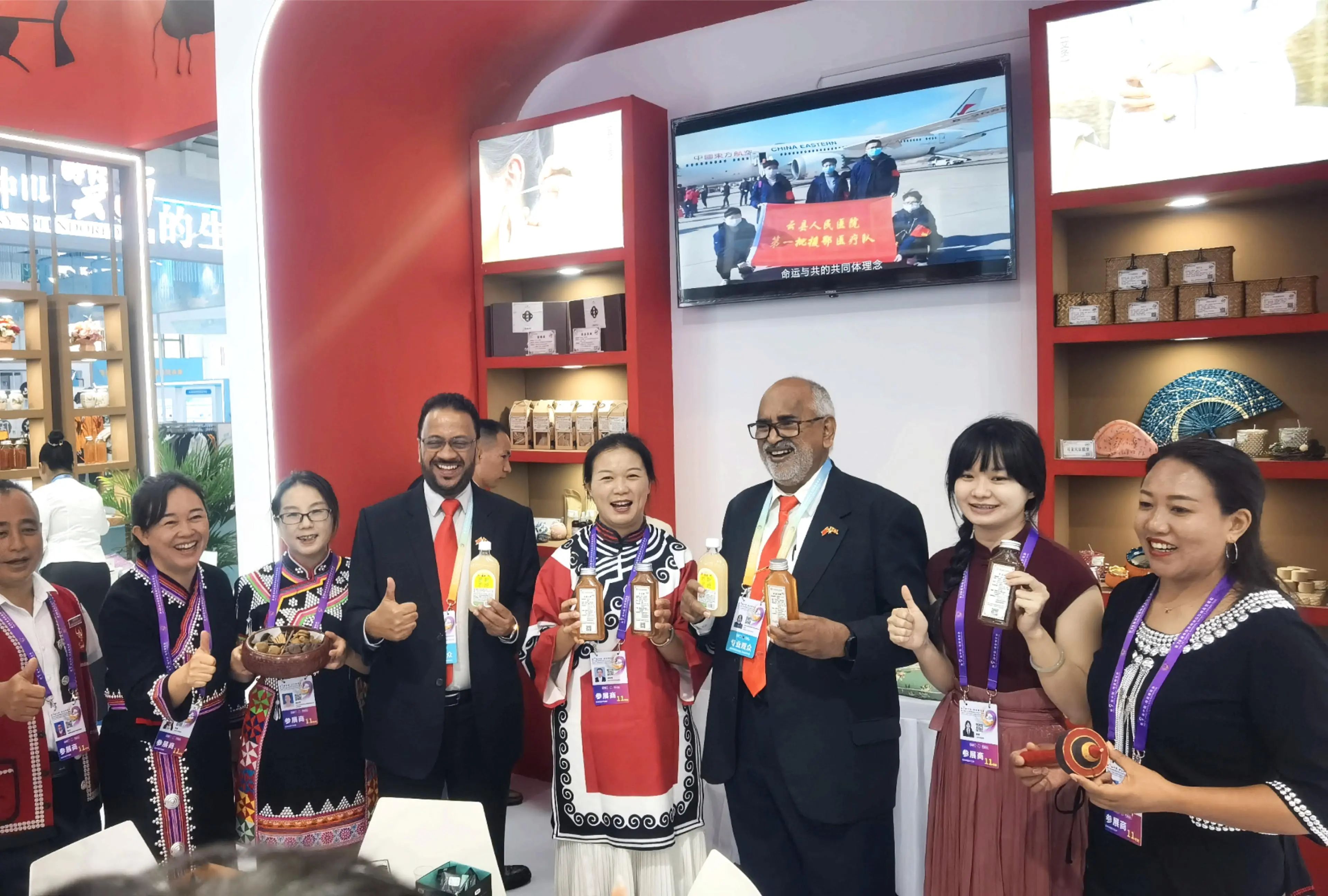 南博會上臨滄中醫佤醫藥展館特色體驗項目受關注