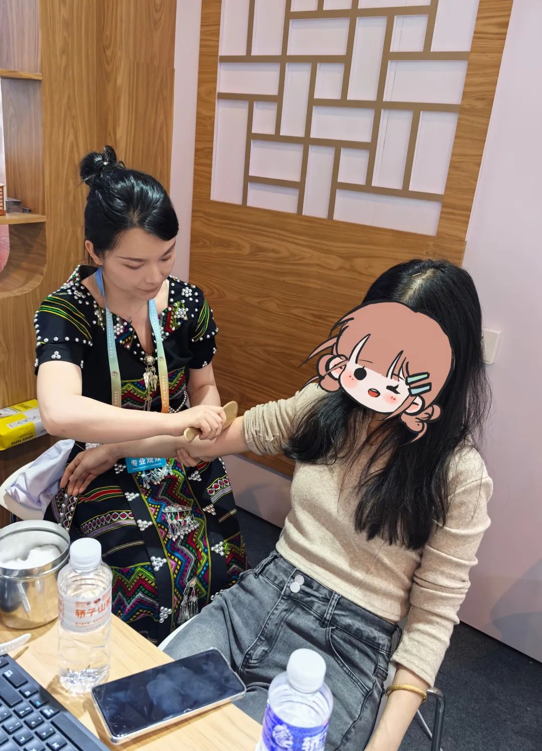 刮痧按摩顯奇效！南博會上臨滄中醫成功救治眩暈游客